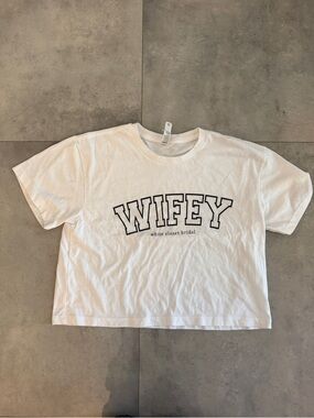 Wifey Graphic Cropped Tee | S